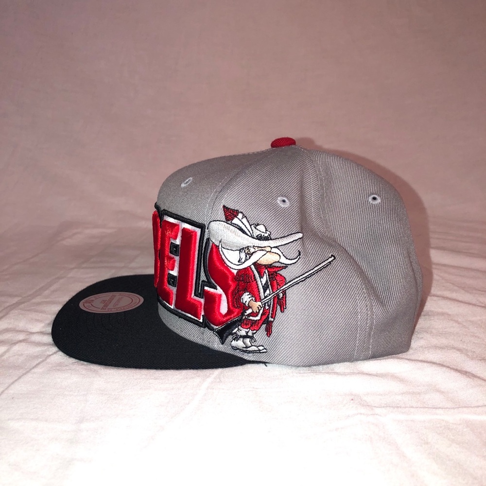 NWT Mitchell & Ness Las Vegas Rebels SnapBack Hat - Picture 5 of 6